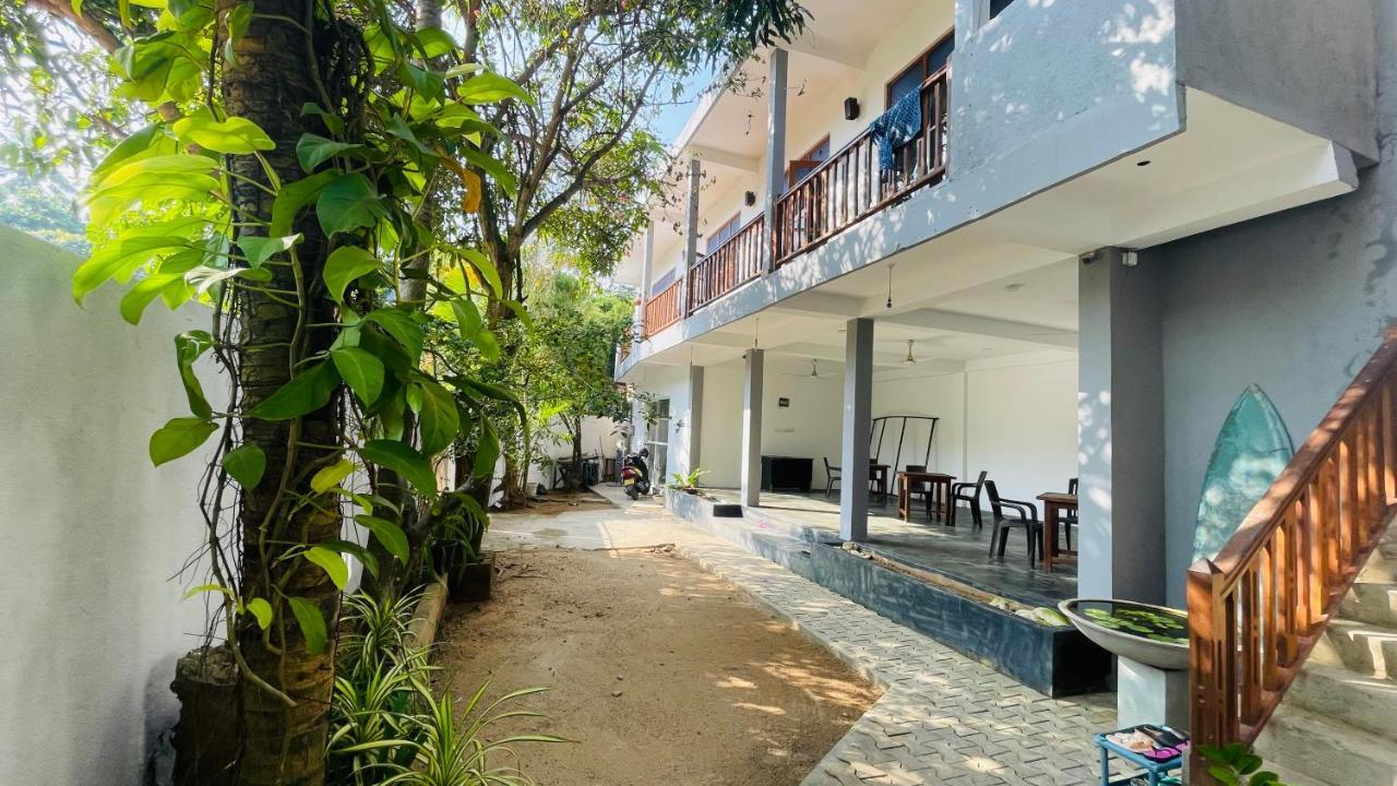 Hotel The Point Mirissa Exterior foto